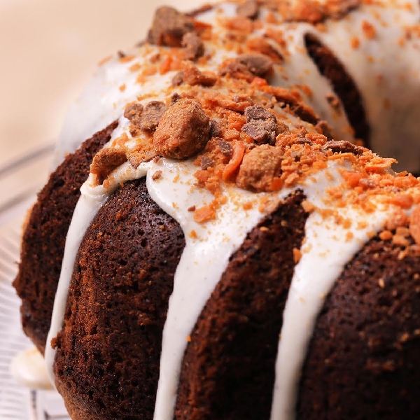 Butterfinger bundt cake