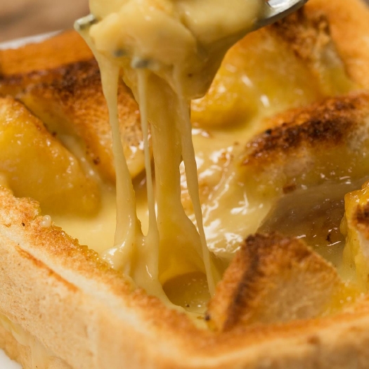 Boozy cheese on toast (welsh rarebit)