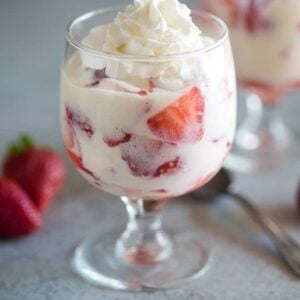 Strawberries and cream (mexican fresas con crema)