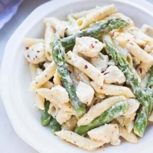 Creamy chicken and asparagus pasta